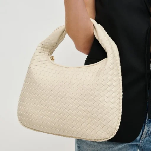 Adela Hobo