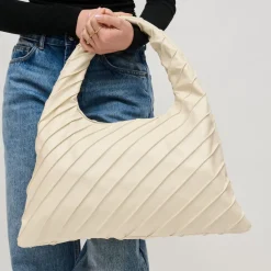 Allie Hobo