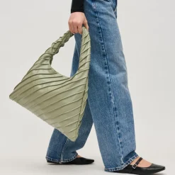 Allie Hobo