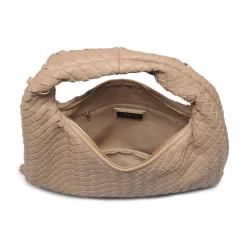 Leah Hobo