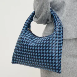 Leah Hobo