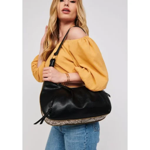 Leora Hobo