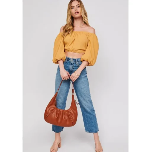 Leora Hobo
