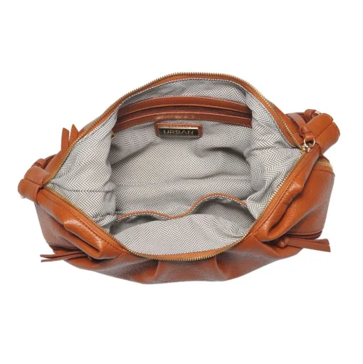 Leora Hobo
