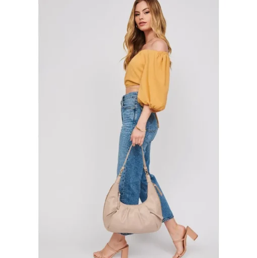 Leora Hobo