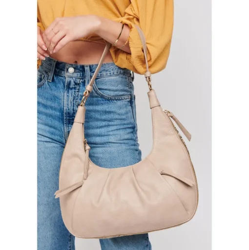 Leora Hobo
