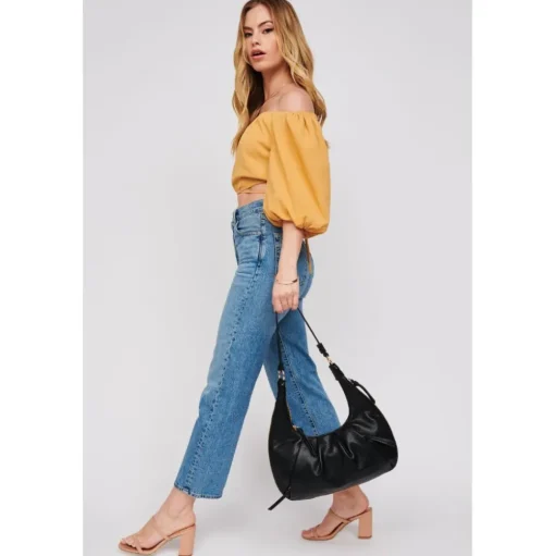 Leora Hobo