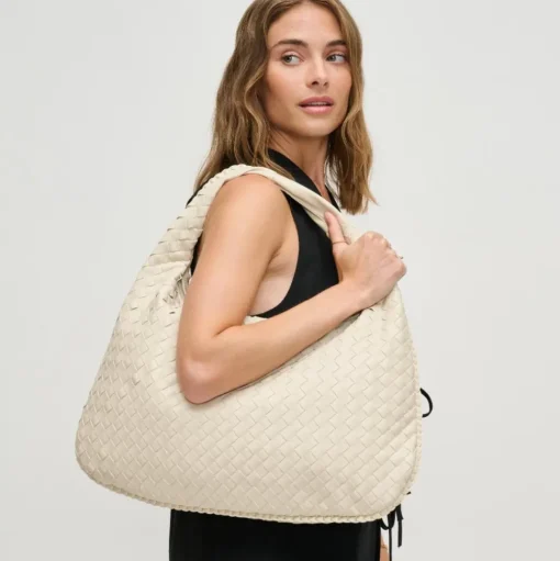 Victoria Hobo