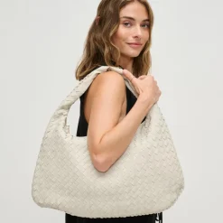 Victoria Hobo